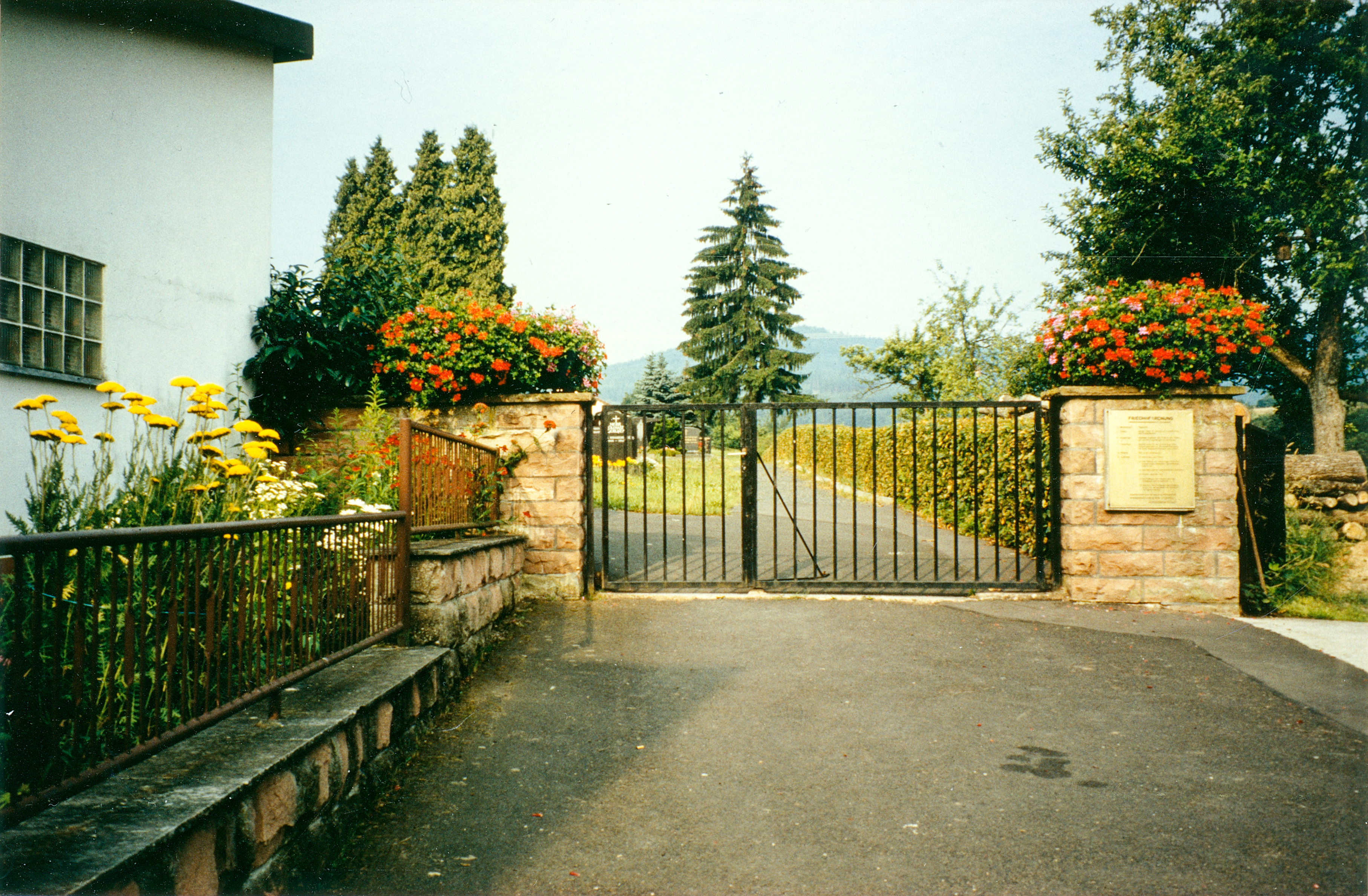 Friedhof Vordereingang 1991